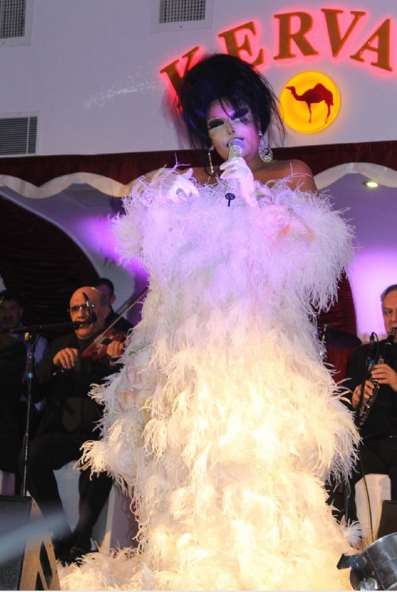 Bülent Ersoy seyirciyi böyle azarladı - Resim: 1