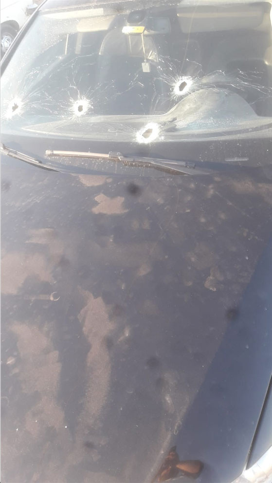 Adana'da biri otomobil içerisinde diğeri arazide iki kadın silahla vurulmuş halde ölü bulundu - Resim: 0