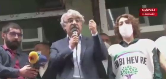 HDP'nin 'Darbeye Karşı Demokrasi Yürüyüşü' olaylı başladı! - Resim: 2