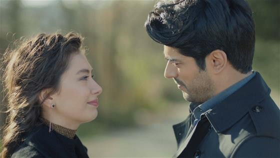 Kara Sevda dizisinde fena hata izleyenler hemen fark etti - Resim: 1