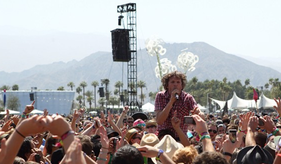 Öğrenciler partide fena dağıttı! - Resim: 4