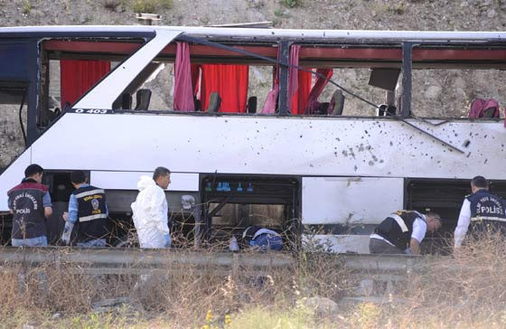 Asker taşıyan otobüse bomba! - Resim: 1