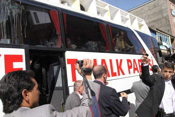 Baykal'a taşlı yumurtalı saldırı - Resim: 3