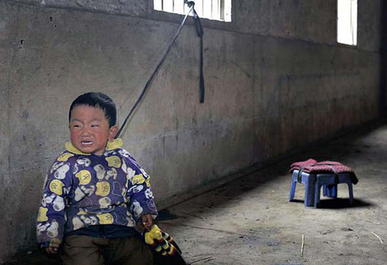 Aileleri onları zincirliyor! - Resim: 1