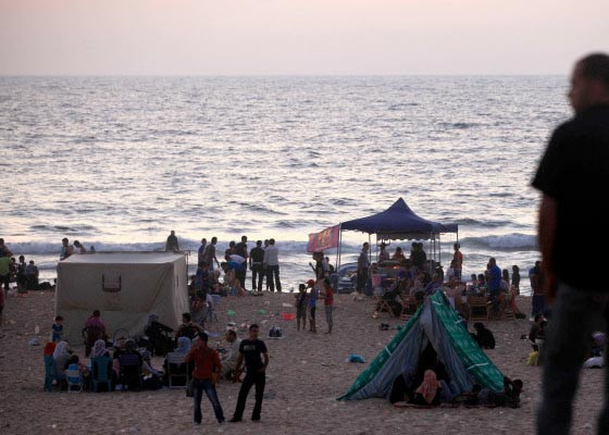 Gazzeliler kendilerini kumsallara attı - Resim: 3