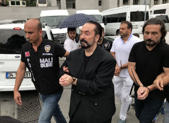 Adnan Oktar'ın öğrenci tuzağı! Bakın kızları nasıl ağına düşürmüş - Resim: 3