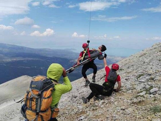 Uçuruma yuvarlanan tıp fakültesi öğrencisini jandarma kurtardı - Resim: 4