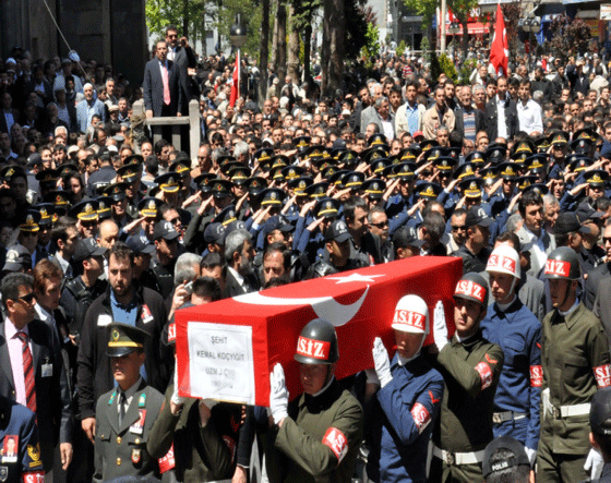 Şehit cenazesi yürekleri dağladı! - Resim: 3