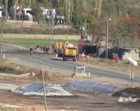 PKK bomba yüklü traktörle saldırdı - Resim: 2