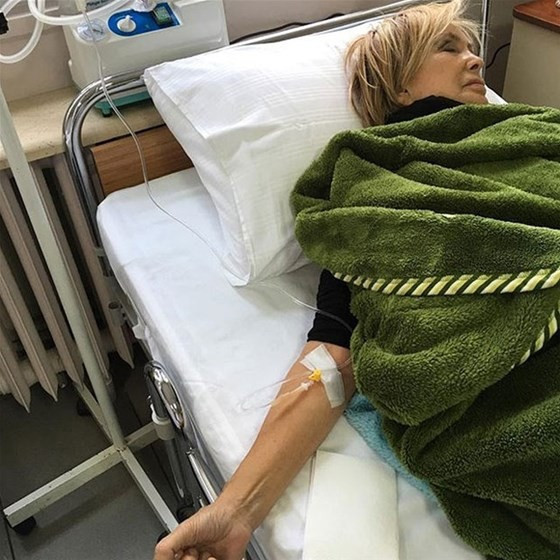 Filiz Akın hastaneye kaldırıldı! Korkmayın... - Resim: 1