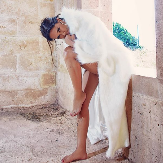 İnşaatta derin bacak dekolteli poz verdi! Hülya Avşar sosyal medyayı salladı - Resim: 2