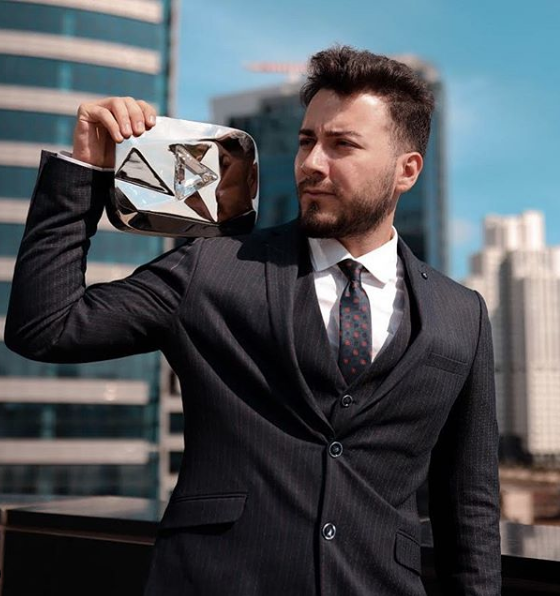 Enes Batur gişe rekoru kırmıştı! Bakın kazandığı parayla ne yapmış - Resim: 1