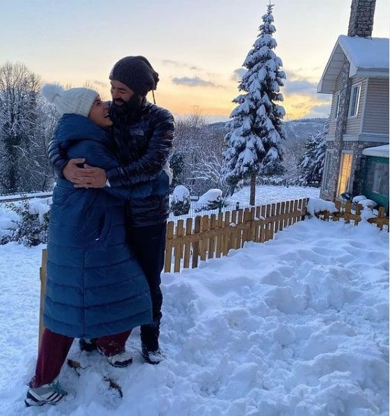 Bu kez 'Şükür Zamanı' deyip paylaştı Ceyda Düvenci'den aile pozu böyle geldi - Resim: 1