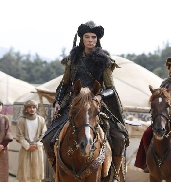 TRT 1 Uyanış: Büyük Selçuklu yıldızı Leyla Lydia Tuğutlu dizi için bakın ne öğrendi - Resim: 4