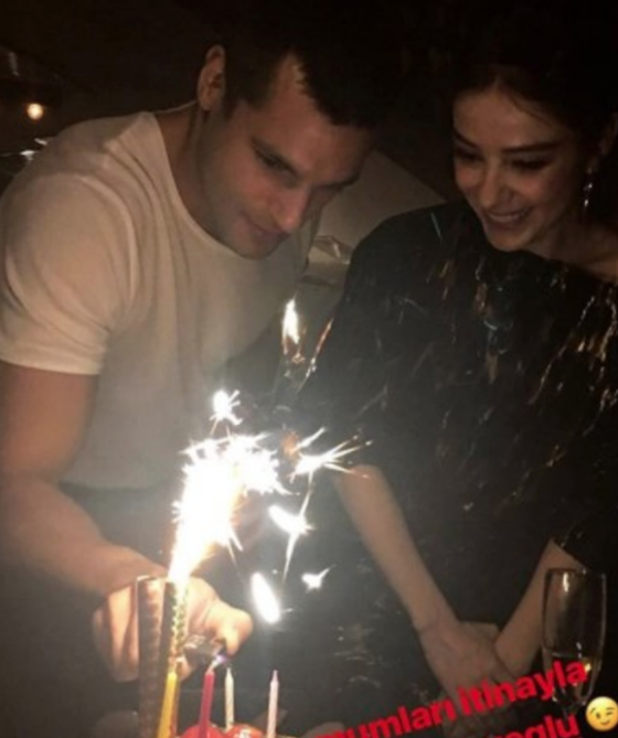 Sürpriz partide romantik anlar! Öperek teşekkür etti - Resim: 2