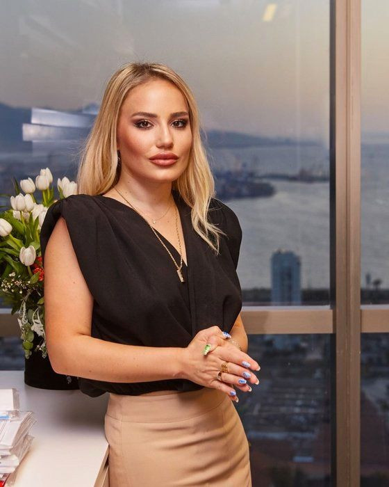 Kitabını yazdı herkesi uyardı genç kadın avukat herkesi şoke etti sosyal medya pozları dikkat çekti - Resim: 2