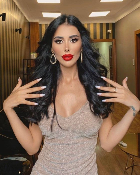 Sosyal medya fenomeni, göğüslerini büyütmek için gittiği doktordan dayak yedi! Estetikçi ve asistanı kabusu yaşattı - Resim: 1