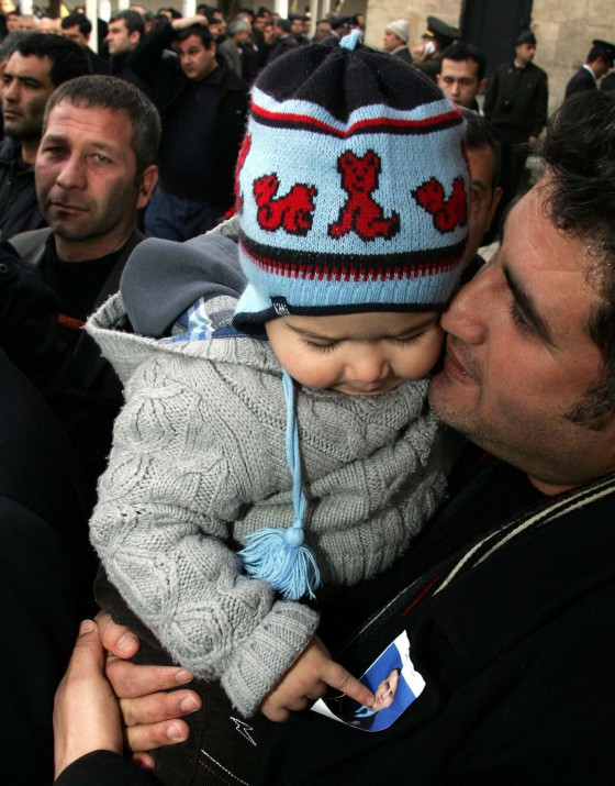 Binlerce kişi şehit polisi uğurladı! - Resim: 2