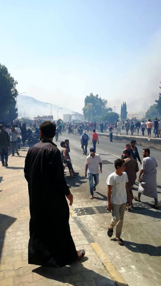 Bombalardan kaçan binlerce Suriyeli Türkiye sınırına koştu - Resim: 1