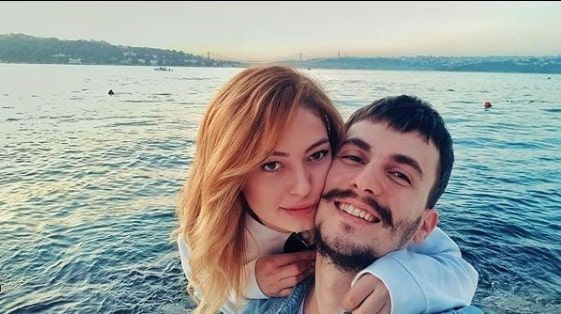 Pis Yedili dizisinin aşıkları evleniyor! Hazal Şenel ve Bertan Asllani yüzükleri taktı - Resim: 1