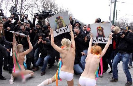 Kadınlar çırılçıplak eylem yaptı - Resim: 1