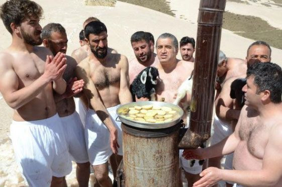 Türkücü Aydın Aydın oy kullanmaya giderken yine yaptı yapacağını! - Resim: 4