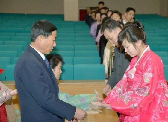 Böyle olur Kuzey Kore'de diktatör seçimi - Resim: 4