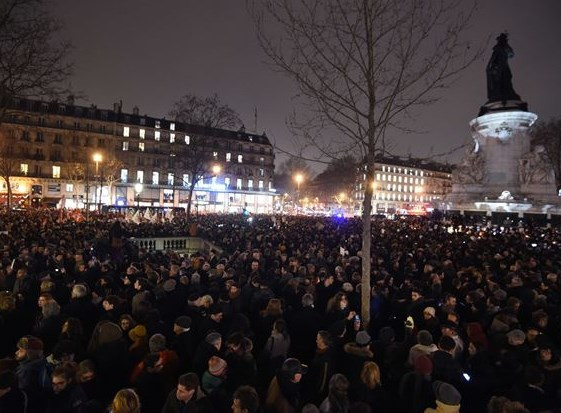 Binlerce Fransız sokağa indi! - Resim: 1