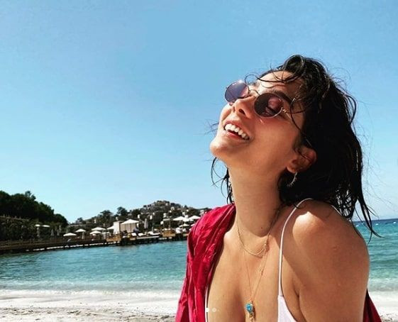 Aybüke Pusat halk plajında görüntülenince küplere bindi bakın neler yaptı - Resim: 1