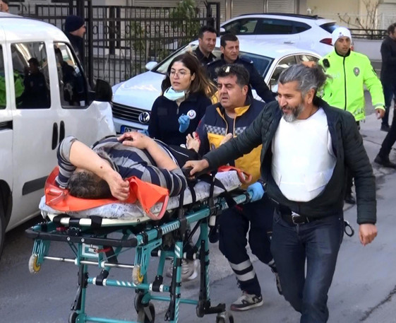 Antalya'da şizofreni hastası ailesine dehşet saçtı - Resim: 0