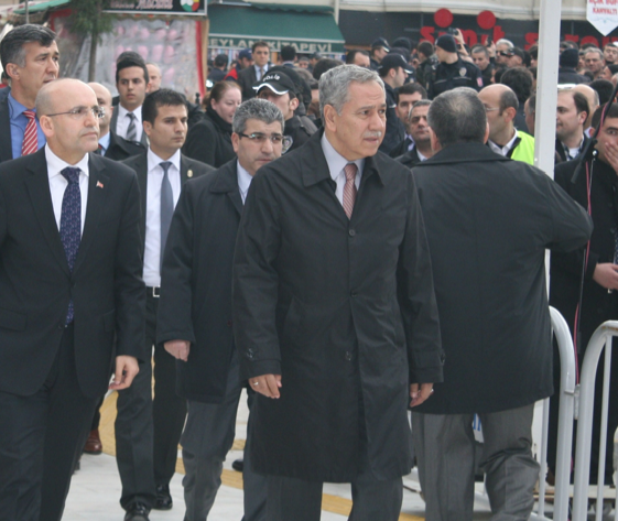 Enver Ören'in cenazesinde insan seli  - Resim: 3