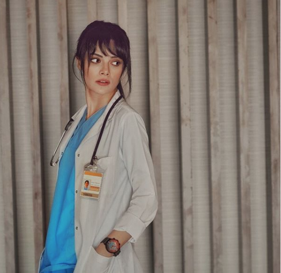 Mucize Doktor yıldızı Sinem Ünsal rol arkadaşıyla aşk yaşıyor bakın sevgilisi kim - Resim: 1