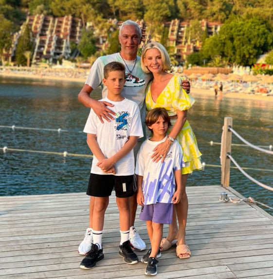 Esra Erol havuz başında mini şortlu poz verdi eşi Ali Özbir öyle bir şey yazdı ki... - Resim: 4