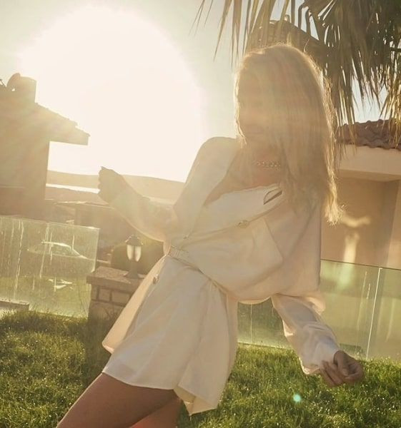 Ayşegül Yıldız süper minisiyle sezonu açtı Instagram'ı salladı İbrahim Tatlıses'in eski eşi - Resim: 4