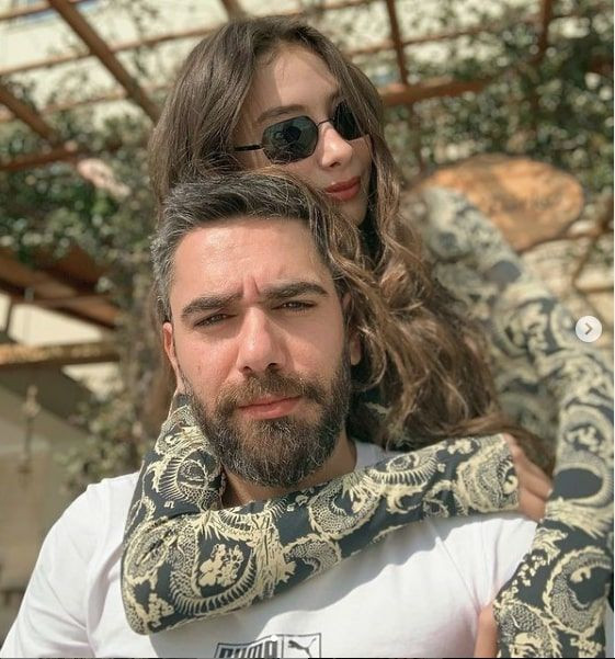 'Yayılacaksa aşk yayılsın' deyip Neslihan Atagül Kadir Doğulu'yla dudak dudağa paylaştı - Resim: 1