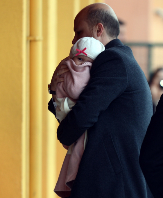 Bilal Erdoğan oy kullanmaya eşi ve çocuğuyla geldi - Resim: 2