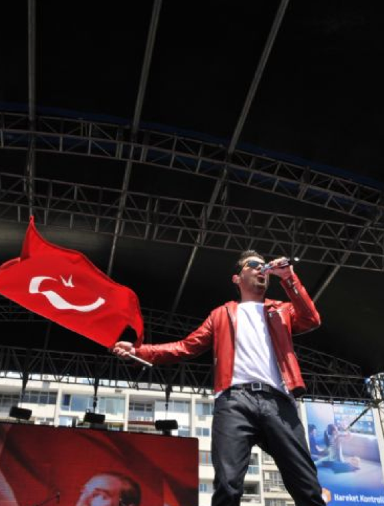 Bayrağını alan alana koştu - Resim: 3