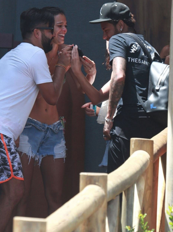 Neymar uzatmalı sevgilisiyle dudak dudağa! - Resim: 4