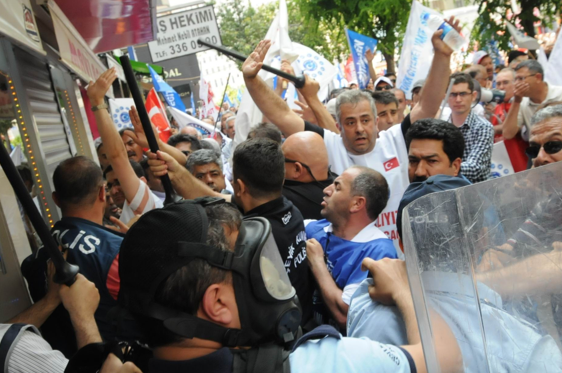 Memur eylemine coplu müdahale - Resim: 2