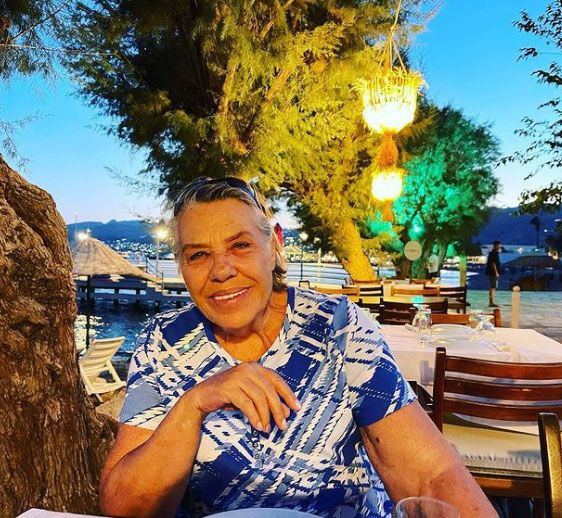 Işıl Yücesoy gençlik fotoğrafını paylaştı, görenler gözlerine inanamadı! - Resim: 2