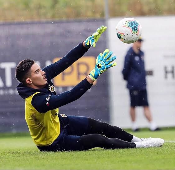 Fenerbahçeli Altay Bayındır gönlünü Gökçe Kırgız'a kaptırdı - Resim: 1