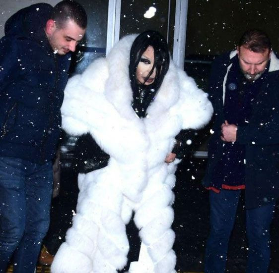 Gerçek kürk giyen Bülent Ersoy dürüstlükten dem vurdu kendisini böyle savundu! - Resim: 2