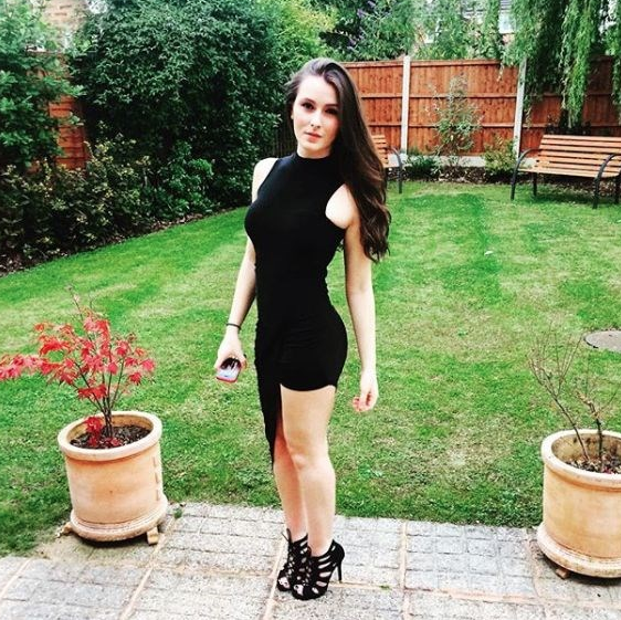 Emily O'Connor kıyafeti yüzünden uçağa alınmadı - Resim: 3