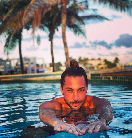 Yiğit Marcus Aral kimdir kaç yaşında Chloe Loughnan'ın sevgilisi mi? - Resim: 0