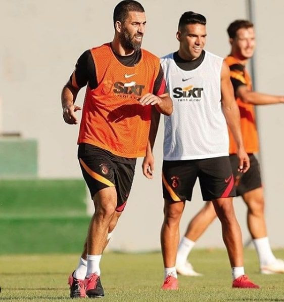 Arda Turan milyonlarca liralık özel tasarım aracıyla görüntülendi lüks aracı olay - Resim: 4