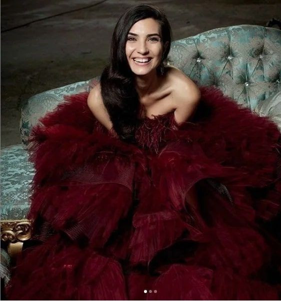 Tuba Büyüküstün ikiz kızlarıyla fotoğrafını Instagram'dan paylaştı beğeni yağdı - Resim: 1