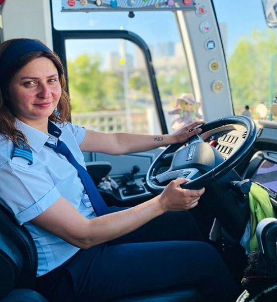 Türkiye'de ilk oldu! 140 platinli şoför Buket'in hayatı inanılmaz 'Çirkin kaptan' anısı... - Resim: 1