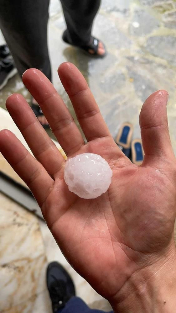 Silivri'de dolu yağışı! Ceviz büyüklüğünde yağdı benzin istasyonlarına sığındılar - Resim: 2