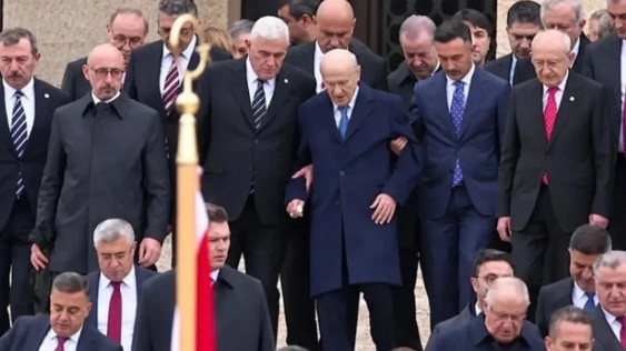 M&uuml;savat Dervişoğlu&rsquo;ndan Bah&ccedil;eli g&ouml;r&uuml;nt&uuml;lerine gelen eleştirilere yanıt: &ldquo;&Ccedil;ok kişinin koluna girdim&rdquo; - Resim: 0