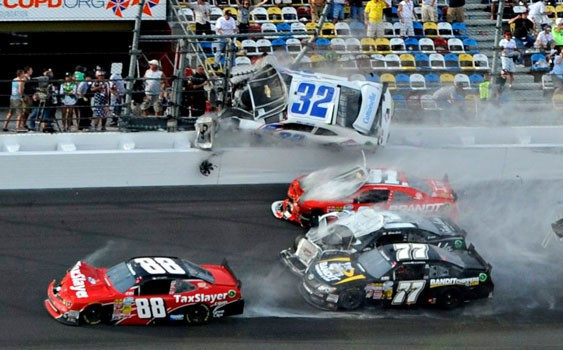 Araba yarışında dehşet: 33 yaralı - Resim: 4